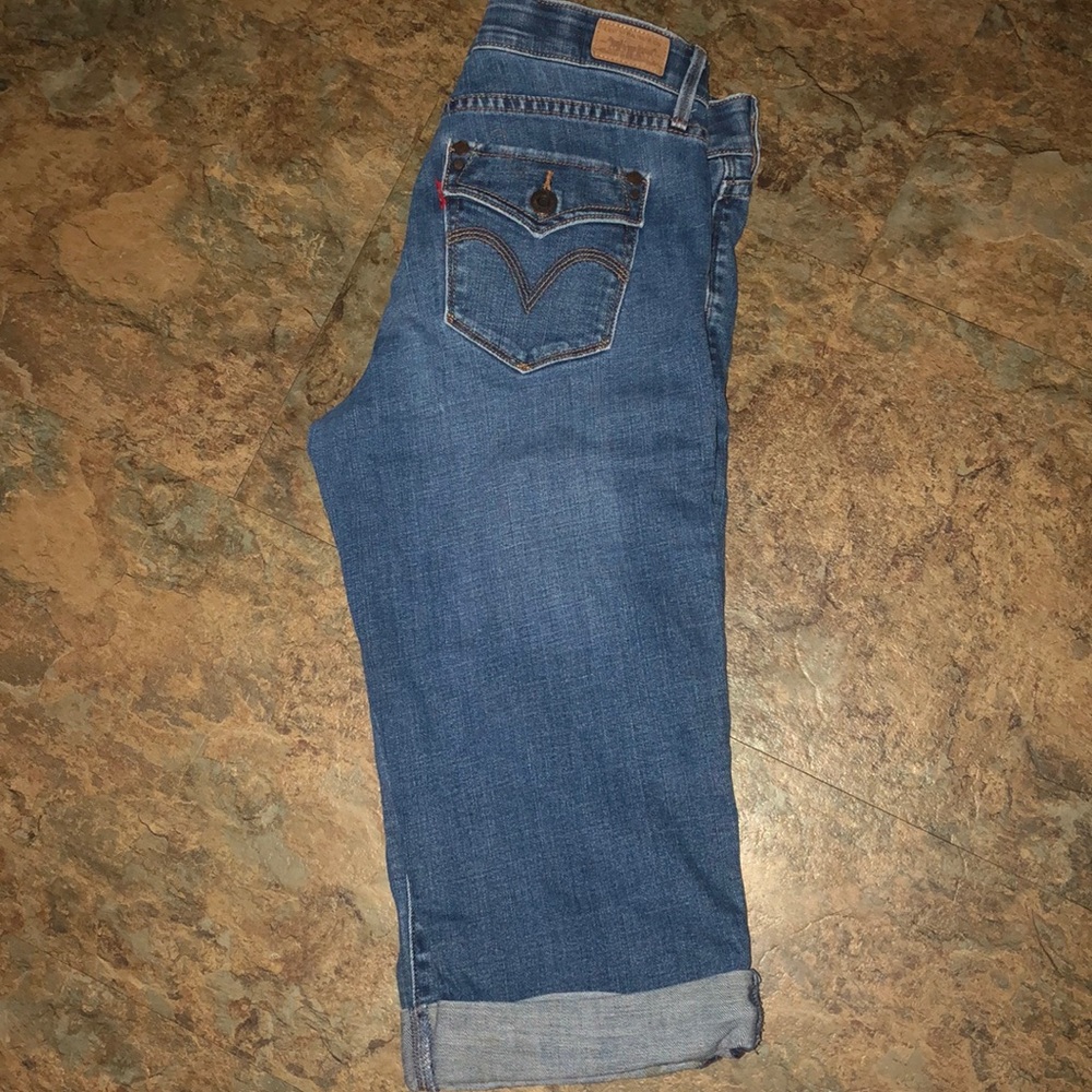 Levi’s 525 perfect waist sz 8 capris